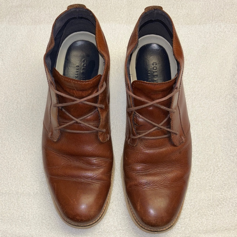 Cole Haan Men’s Grands Size 9 1/2 Carmel Leather Chukka Style 3 Eyelet Boot
